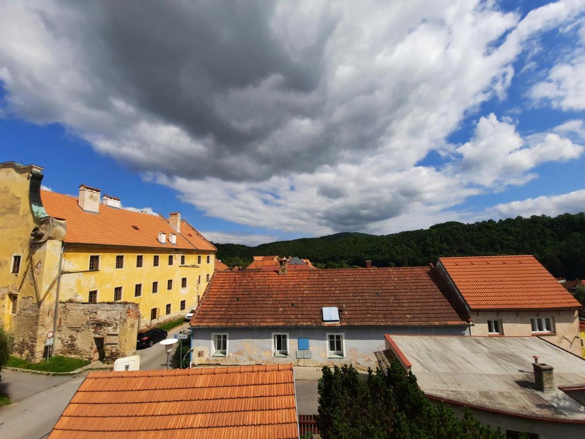 Penzion Zahrada Nad Rekou, Restaurace A Kavarna - Parkovani Gratis Zlatá Koruna Eksteriør billede