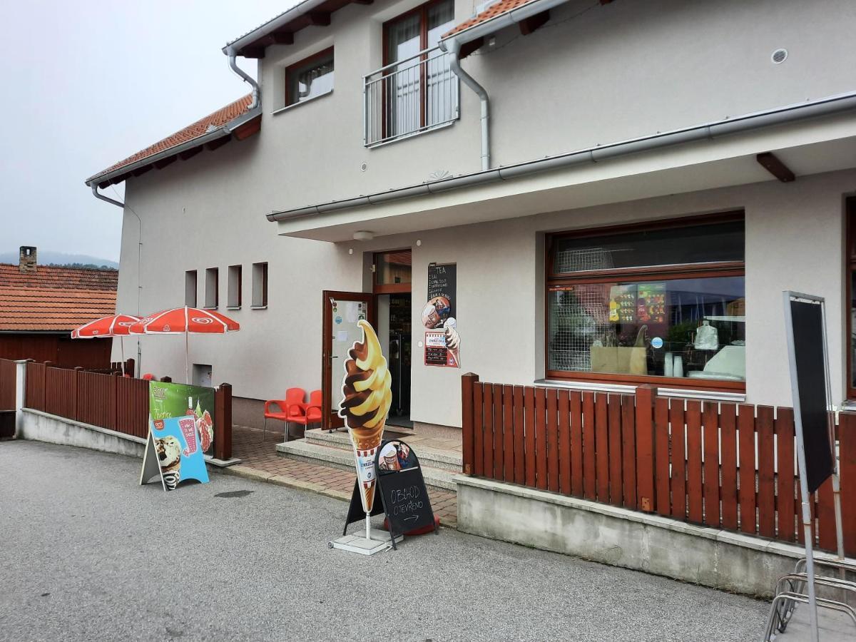 Penzion Zahrada Nad Rekou, Restaurace A Kavarna - Parkovani Gratis Zlatá Koruna Eksteriør billede