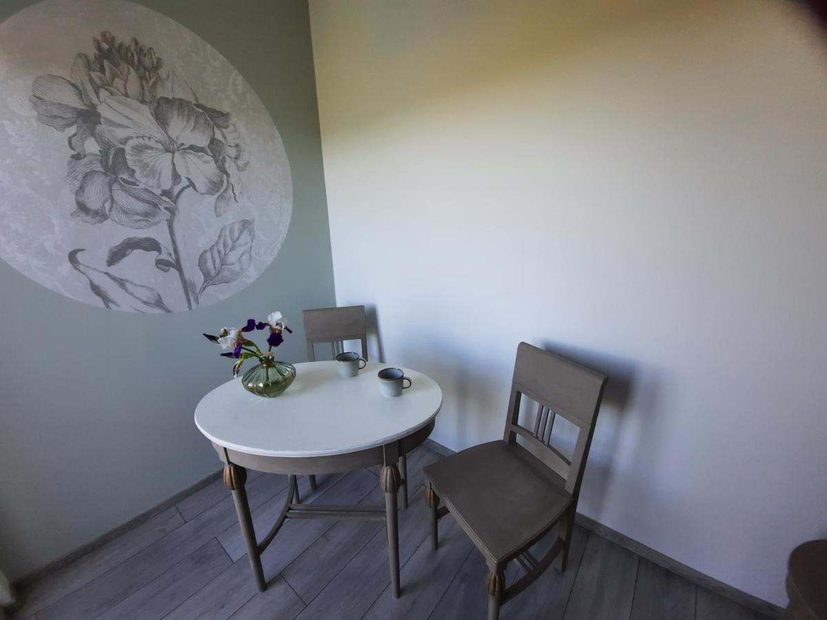 Penzion Zahrada Nad Rekou, Restaurace A Kavarna - Parkovani Gratis Zlatá Koruna Eksteriør billede