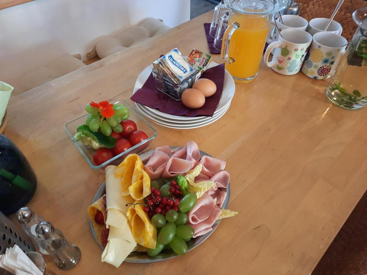 Penzion Zahrada Nad Rekou, Restaurace A Kavarna - Parkovani Gratis Zlatá Koruna Eksteriør billede