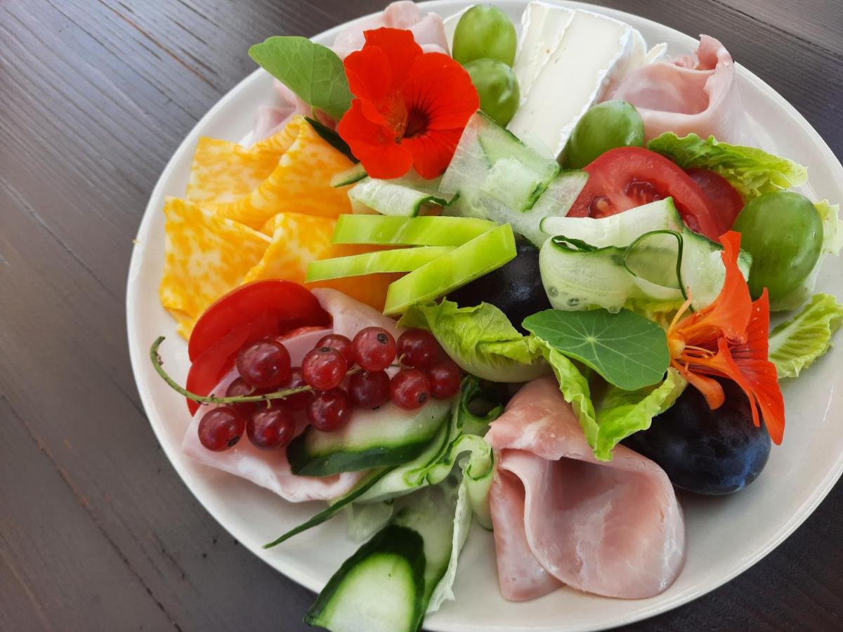 Penzion Zahrada Nad Rekou, Restaurace A Kavarna - Parkovani Gratis Zlatá Koruna Eksteriør billede