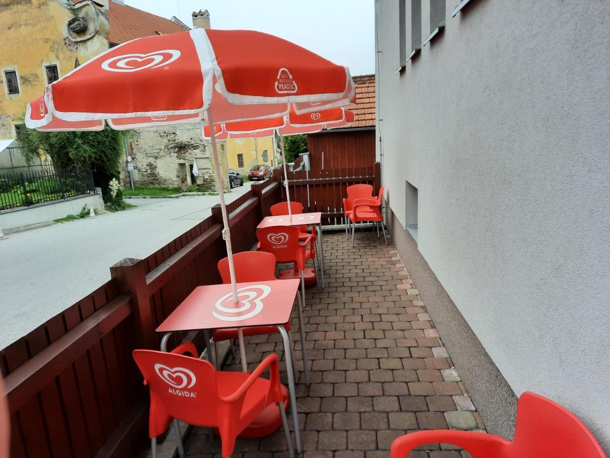 Penzion Zahrada Nad Rekou, Restaurace A Kavarna - Parkovani Gratis Zlatá Koruna Eksteriør billede
