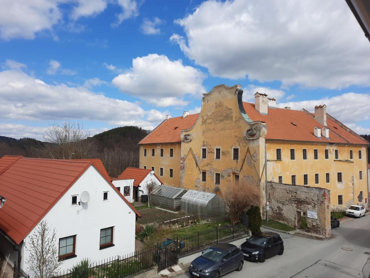 Penzion Zahrada Nad Rekou, Restaurace A Kavarna - Parkovani Gratis Zlatá Koruna Eksteriør billede