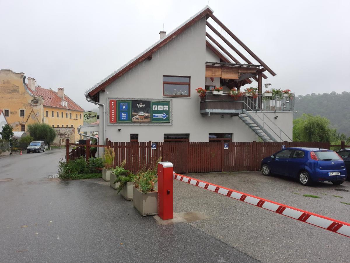 Penzion Zahrada Nad Rekou, Restaurace A Kavarna - Parkovani Gratis Zlatá Koruna Eksteriør billede