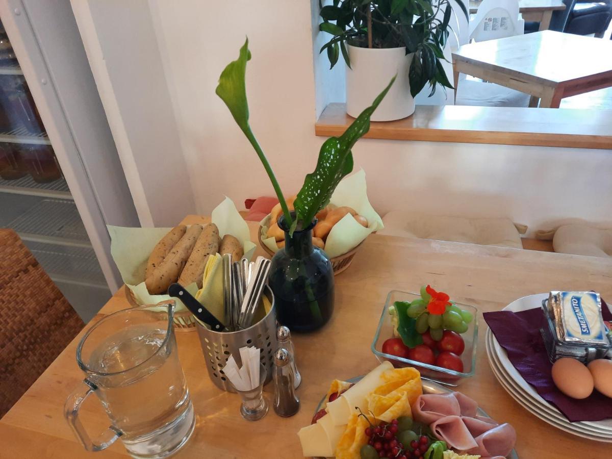 Penzion Zahrada Nad Rekou, Restaurace A Kavarna - Parkovani Gratis Zlatá Koruna Eksteriør billede
